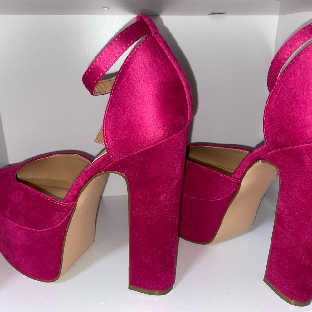 ShoeDazzle pink Platform pumps